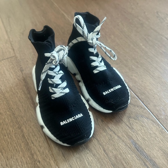 Balenciaga Kids
Speed lace-up sneakers